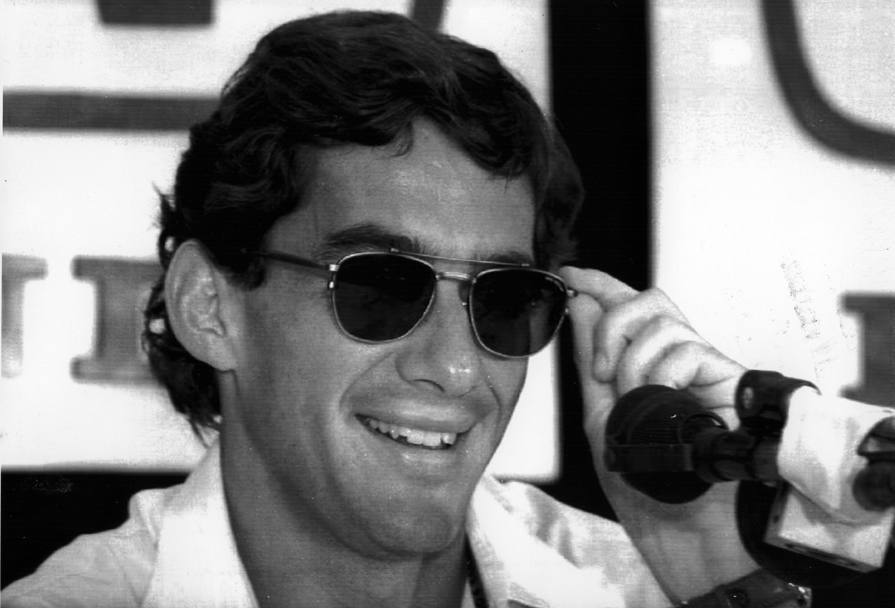 Kyalami, 27 febbraio 1992. Un sorridente Ayrton Senna durante la conferenza stampa che precede le prove del Gp del Sudafrica di domenica 1 marzo (Afp) 
